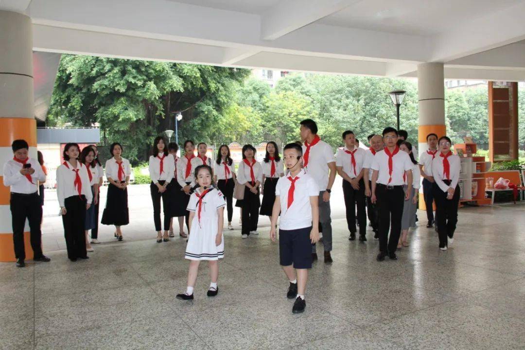 福州市晋安榕博小学随即开展榕博辅导员进课堂活动.