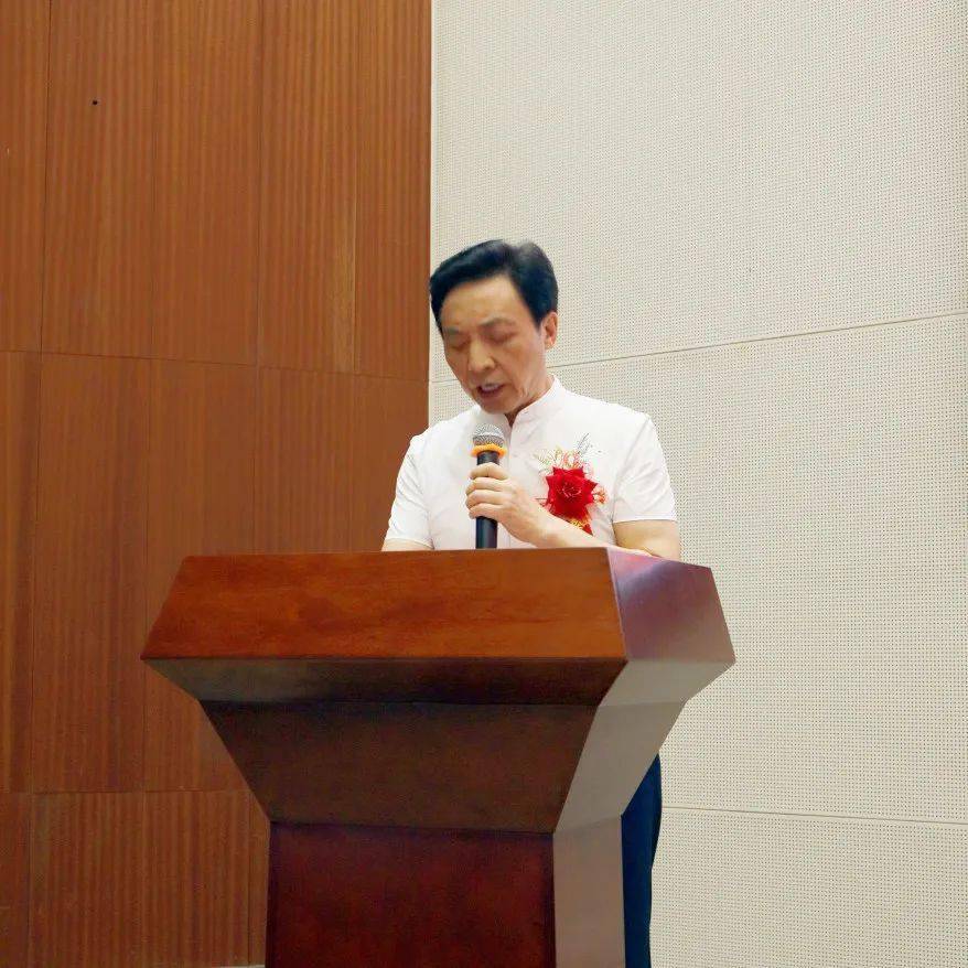 武汉市青年书协副主席褚群杰,武汉炎黄文化研究会会长戴新民,武汉市