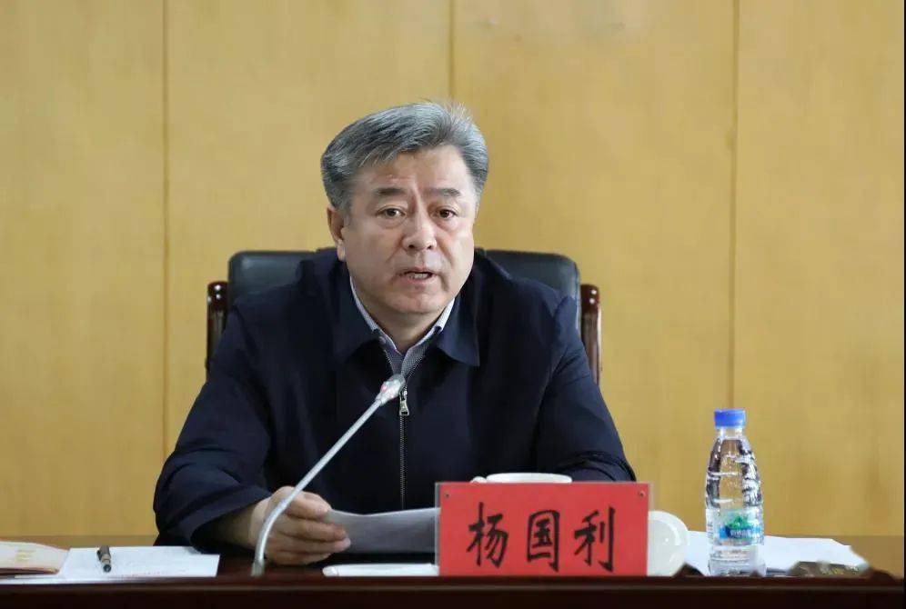 牡丹江市委副书记,政法委书记杨国利为消防支队团委授牌