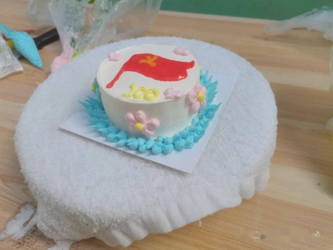 弈棋颂祖国,作画感党恩,庆建党主题蛋糕diy亲子现场制作耀眼古城!