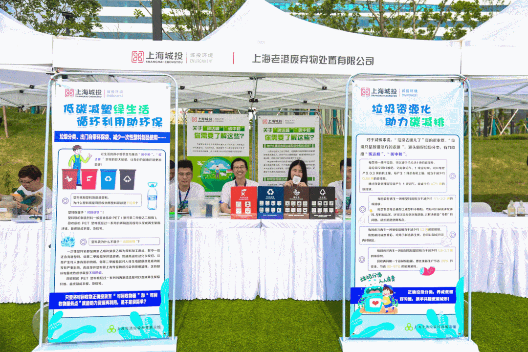 通过 展板展示,实物展示