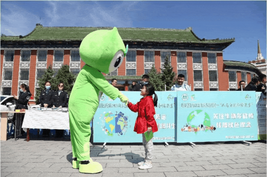 本次活动紧紧围绕主题,通过悬挂六五环境日宣传海报,宣传活动展板