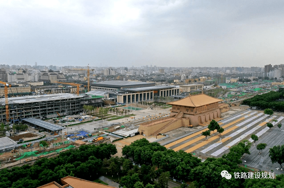 新建北站房以"大唐盛世古韵长安"为设计理念,运用现代装修手法,将古都