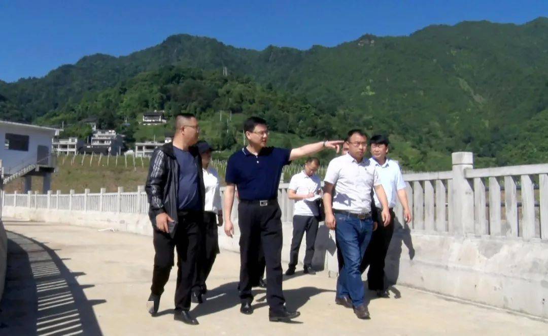 王永明到龙泉镇调研并开展巡河活动