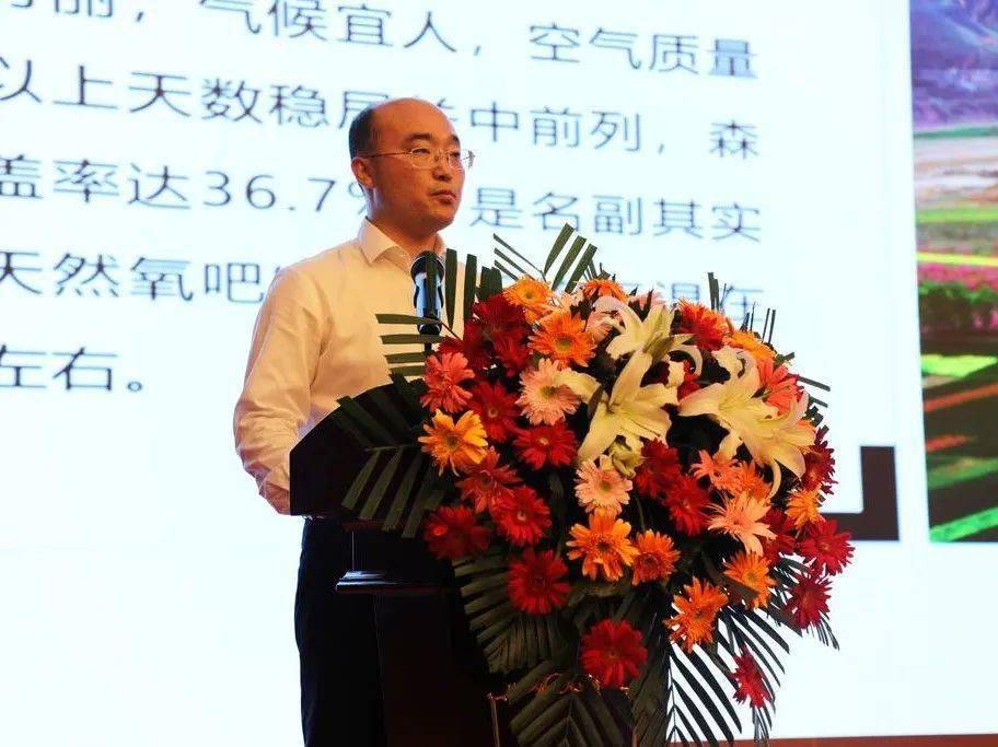 县委常委,政法委书记李剑介绍长武投资环境.