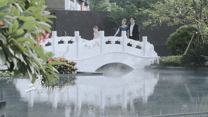左右             (实景图) 湖光山色 燕子飞时,绿水人家绕.