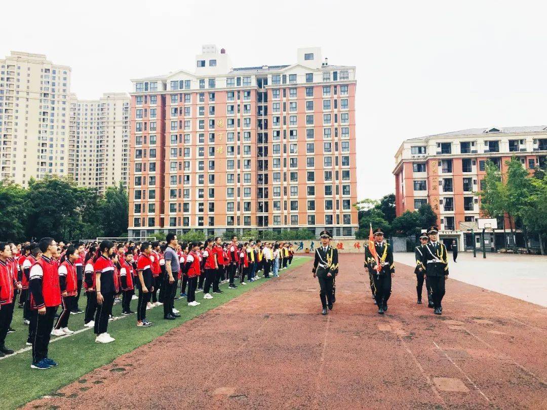 北大成都附属实验学校(简称:  北大附校)是由北大青鸟集团与百悦集团