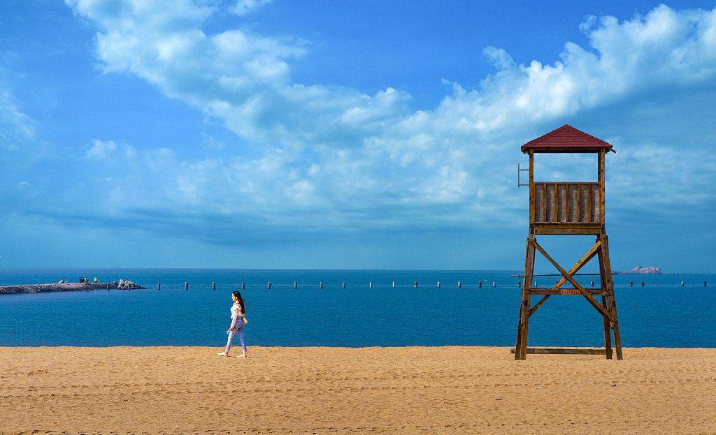 2020年5月7日,青岛,第三海水浴场海景.(来源:视觉中国)