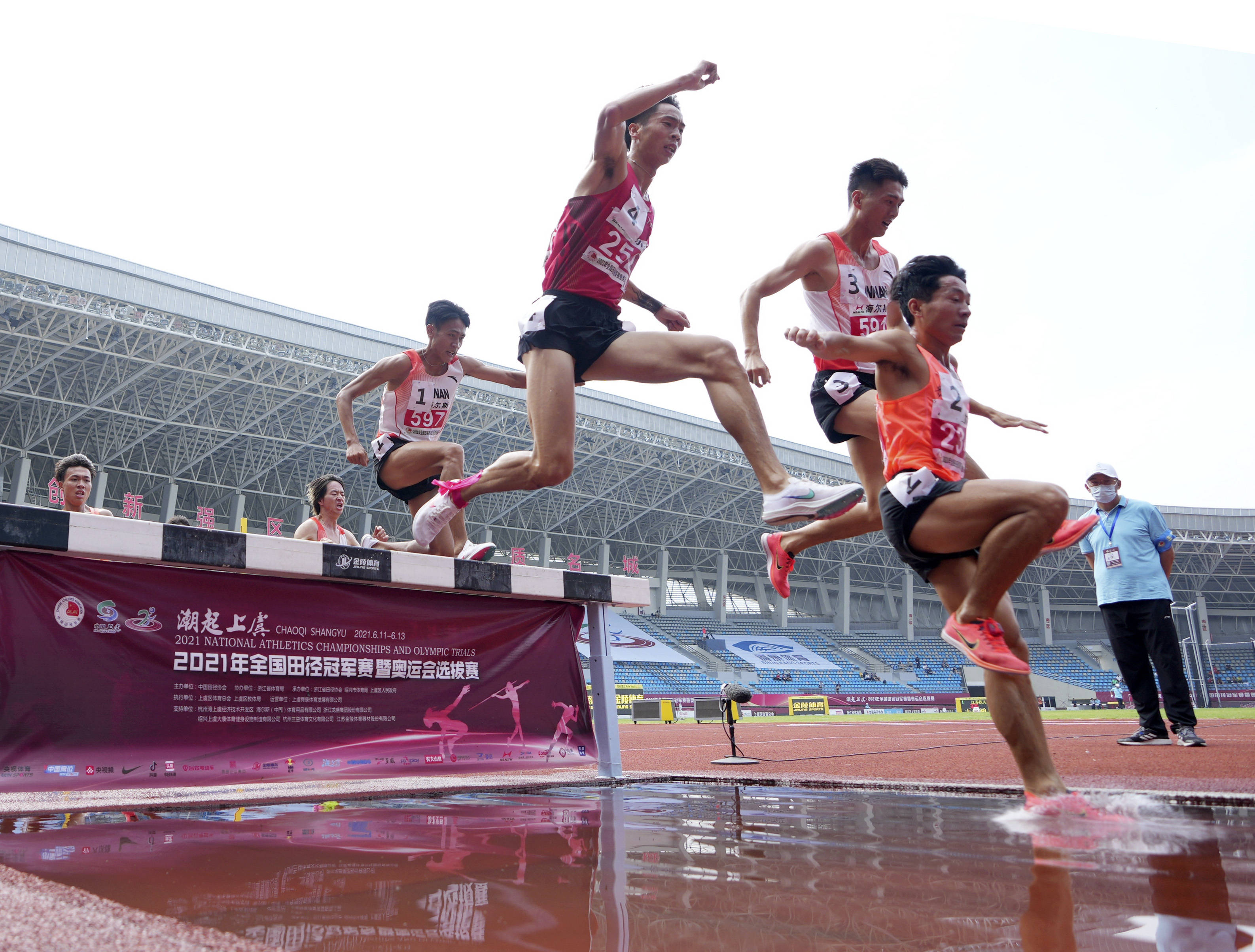 田径——全国冠军赛:王少杰获得男子3000米障碍冠军