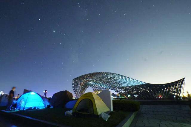 本月,上海规模最大的海绵公园"星空