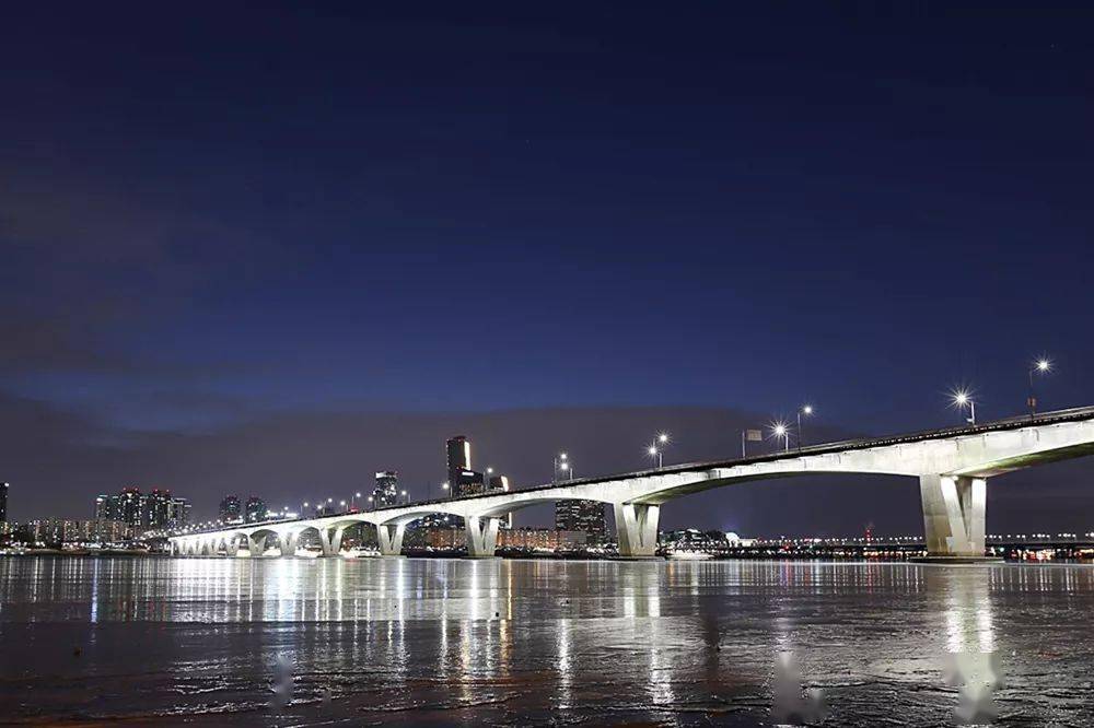 乘地铁游首尔之汉江夜景_大桥