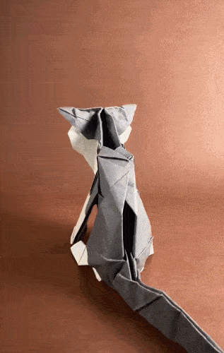 还亲手给孩子们折了很多有趣, 益智的折纸玩具