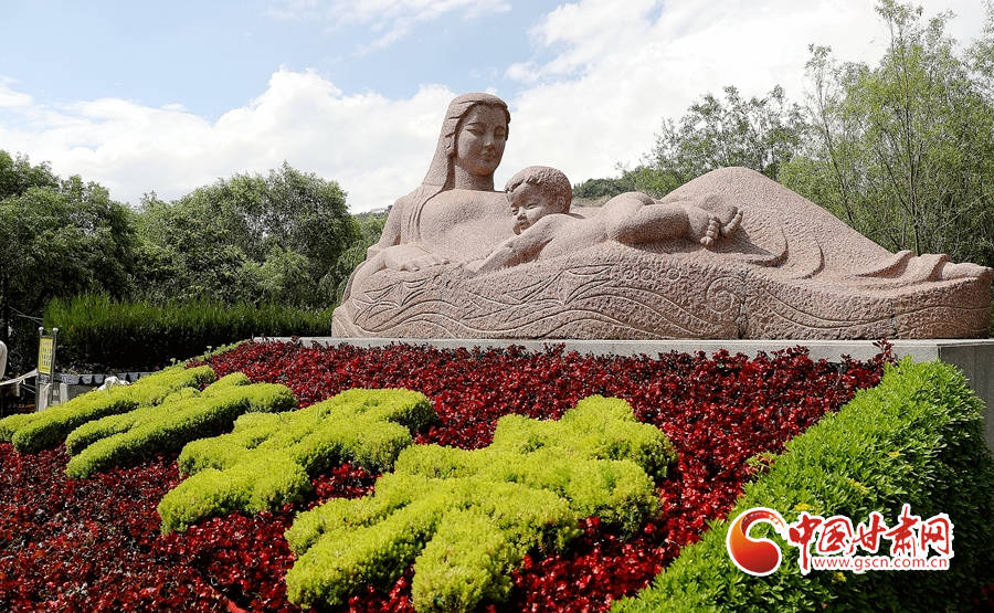 今天,矗立在兰州黄河之滨的雕塑《黄河母亲》(资料图)