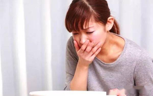 吃饭时的4种迹象,说明胃溃疡无疑,再不治疗就是胃癌了