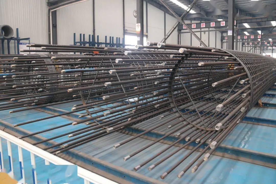 为有效提高钢筋笼机械连接对接合格率,建材公司南沙钢筋加工厂厂长