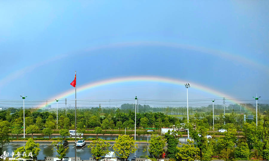 安徽肥东:雨后彩虹美轮美奂