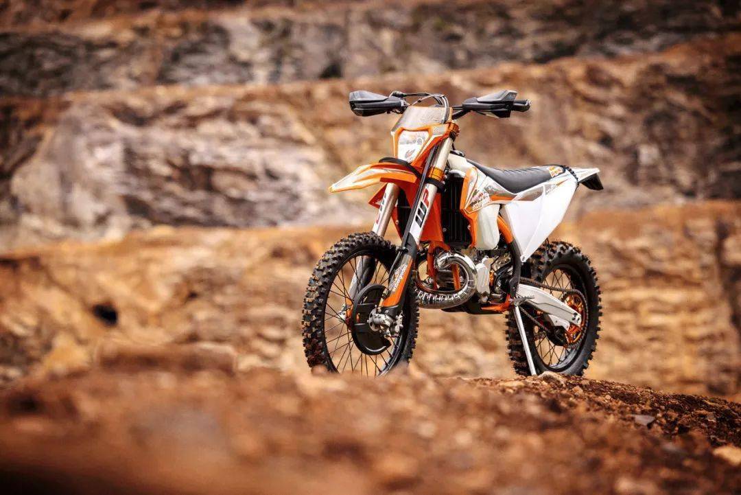 为极限级而打造2022ktm300exctpi伊斯博格版