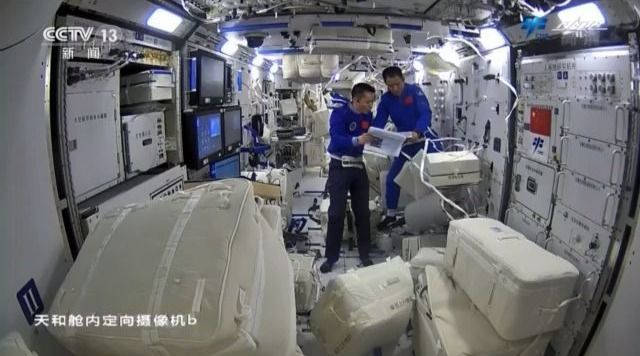 汤洪波|拆包裹、装设备……失重环境下航天员这样“装修”空间站→