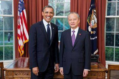 时任美国总统奥巴马在白宫椭圆形办公室接受中国新任驻美国大使崔天凯