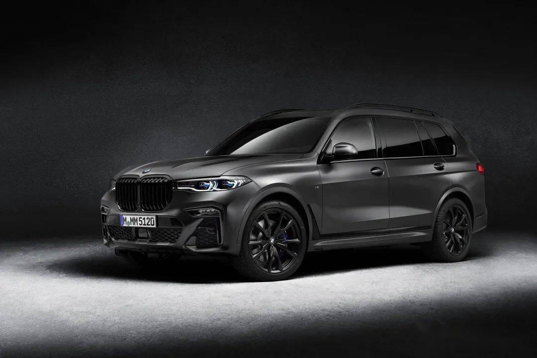 暗影版xdrive40i的宝马x7亮相阿布扎比,外观真帅