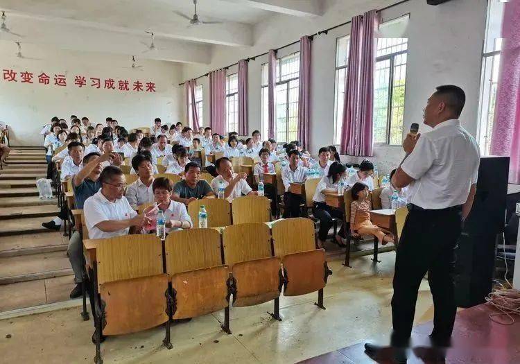 临川龙溪小学开展庆祝建党一百周年文艺汇演活动