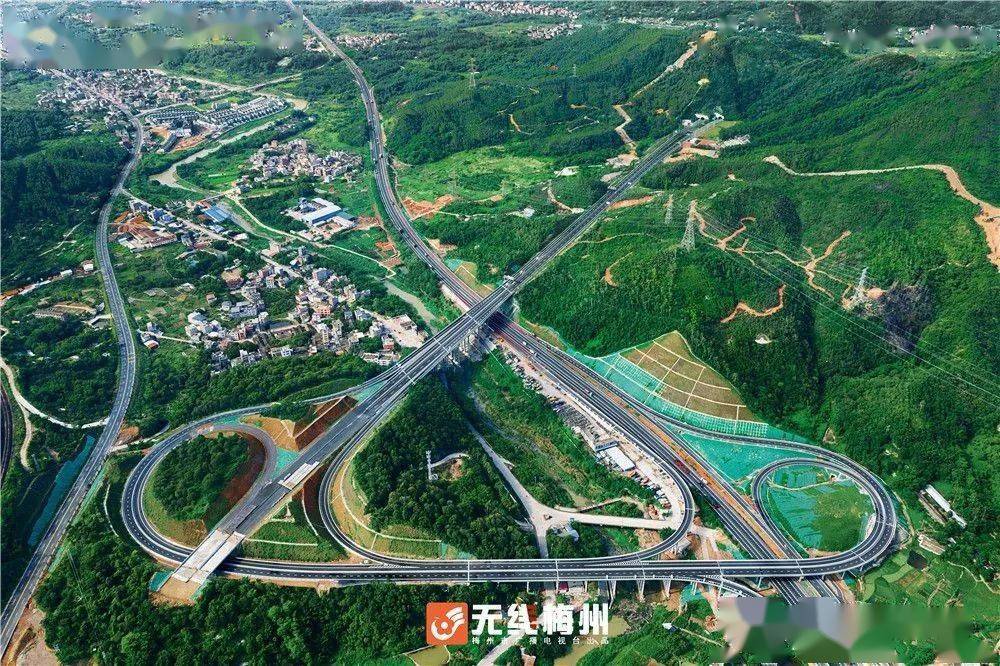 大丰华高速公路 丰顺至五华段全长约40公里,双向四车道,设计时速100