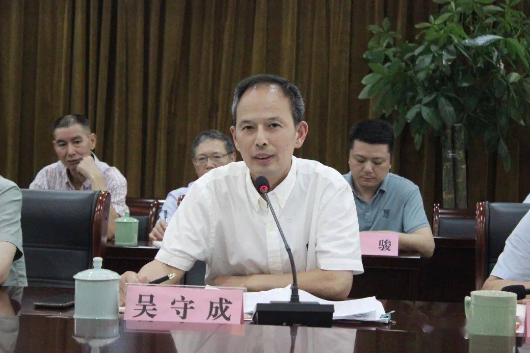 市委组织部副部长,市人力社保局党组书记,局长吴守成指出:上半年工作