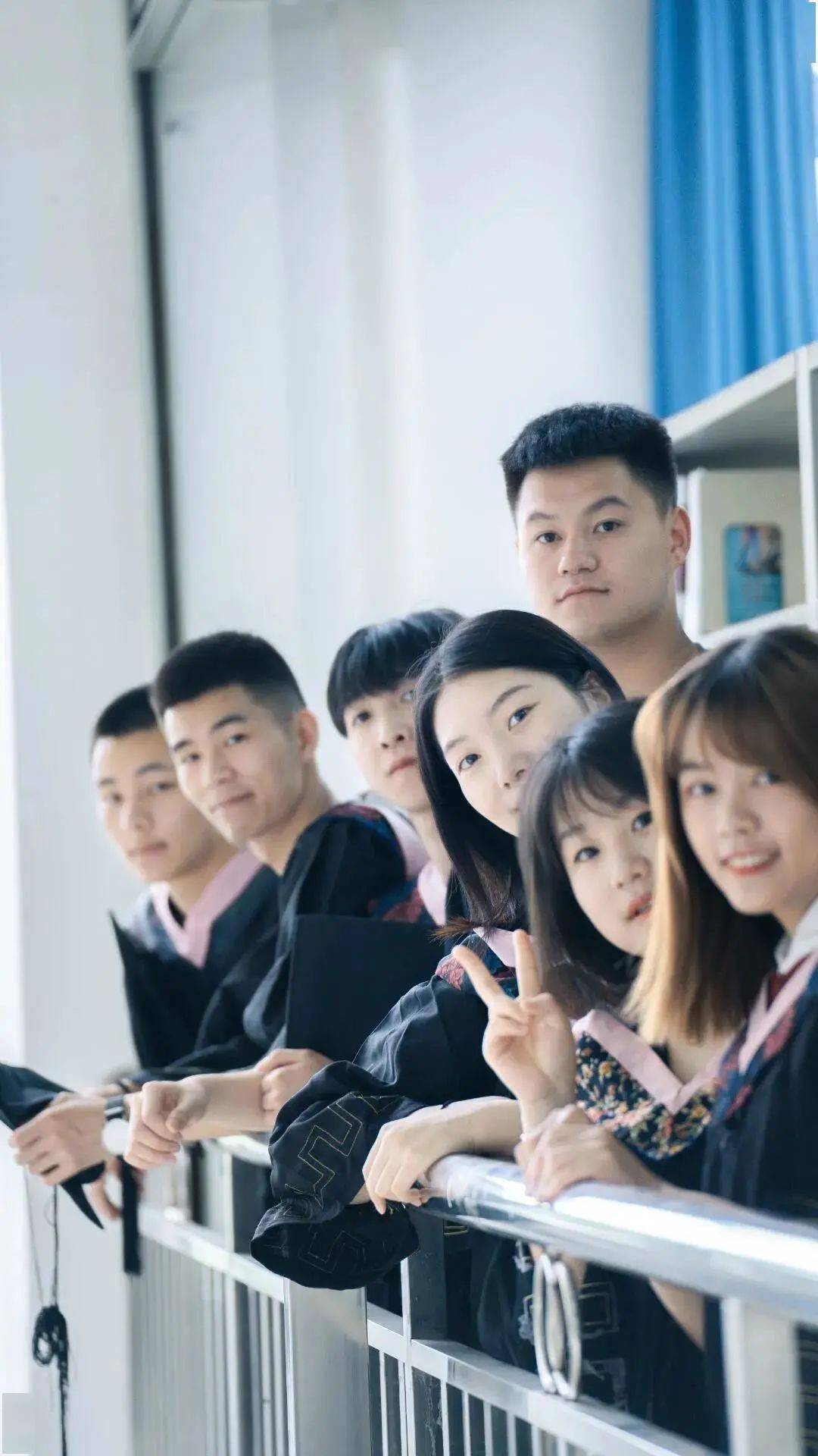 总觉得和川文艺还没认识多久 转眼间就要启程 毕业季    同学录