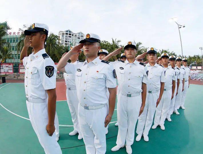 军姿挺拔,整齐划一,浪花白高帅亮相