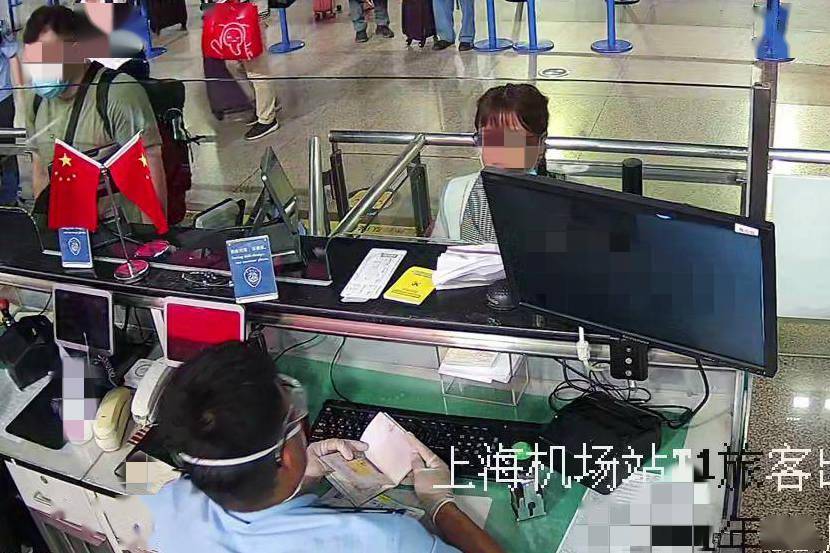 上海机场边检站一天连续查获3名持用伪假证件资料出境人员