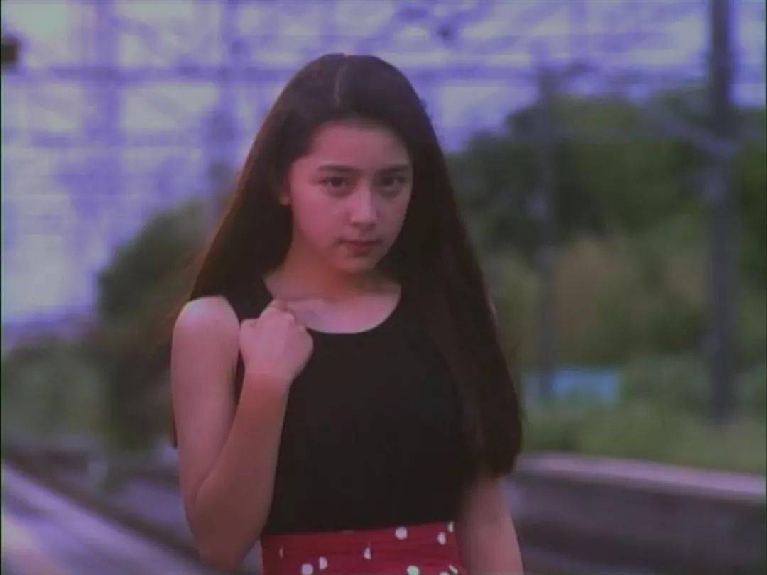 《烟花》唯美的逆光片段岩井俊二的电影总会给人这种感觉:逆光,晕染