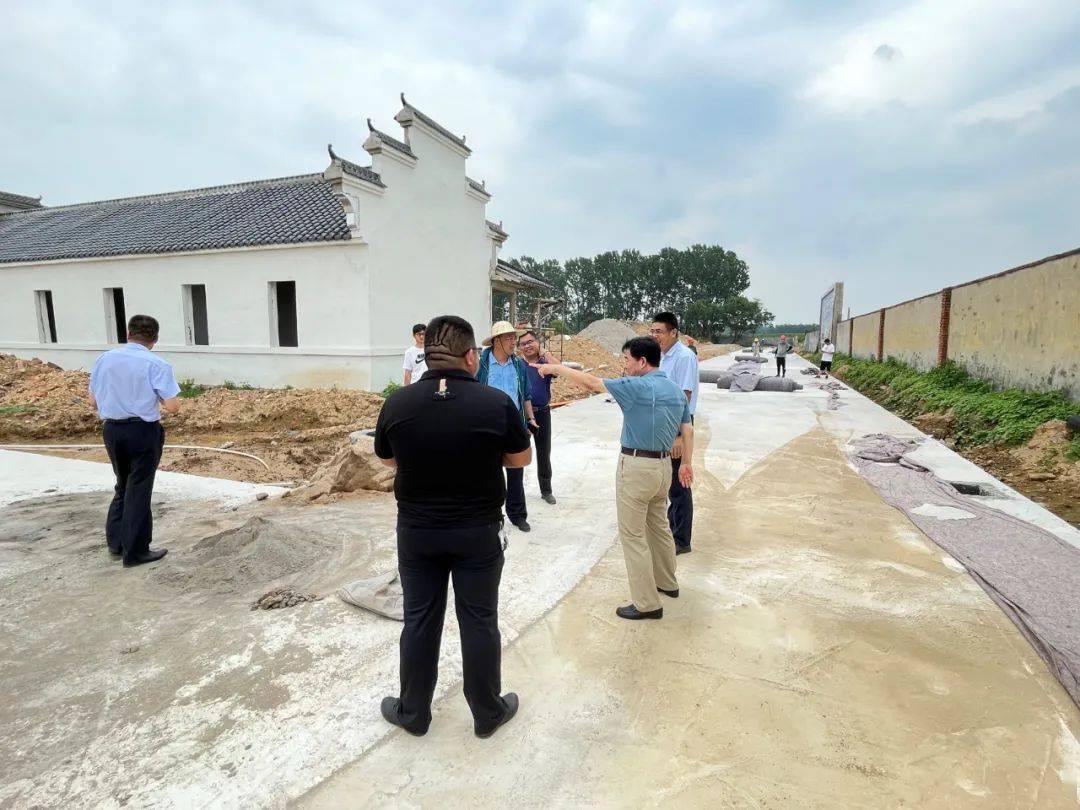 区人大常委会党组成员,办公室主任杨克波,巨峰镇党委书记牟向阳,区