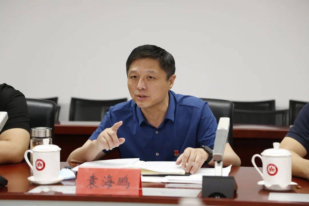 袁海鹏表示,国家电投财务有限公司在市场经济,法律法规,金融证券,财税