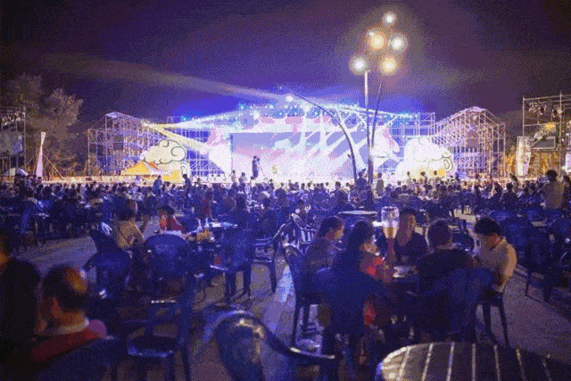 夏日星空,高速时代御府邀您一起穿越露天电影时代!