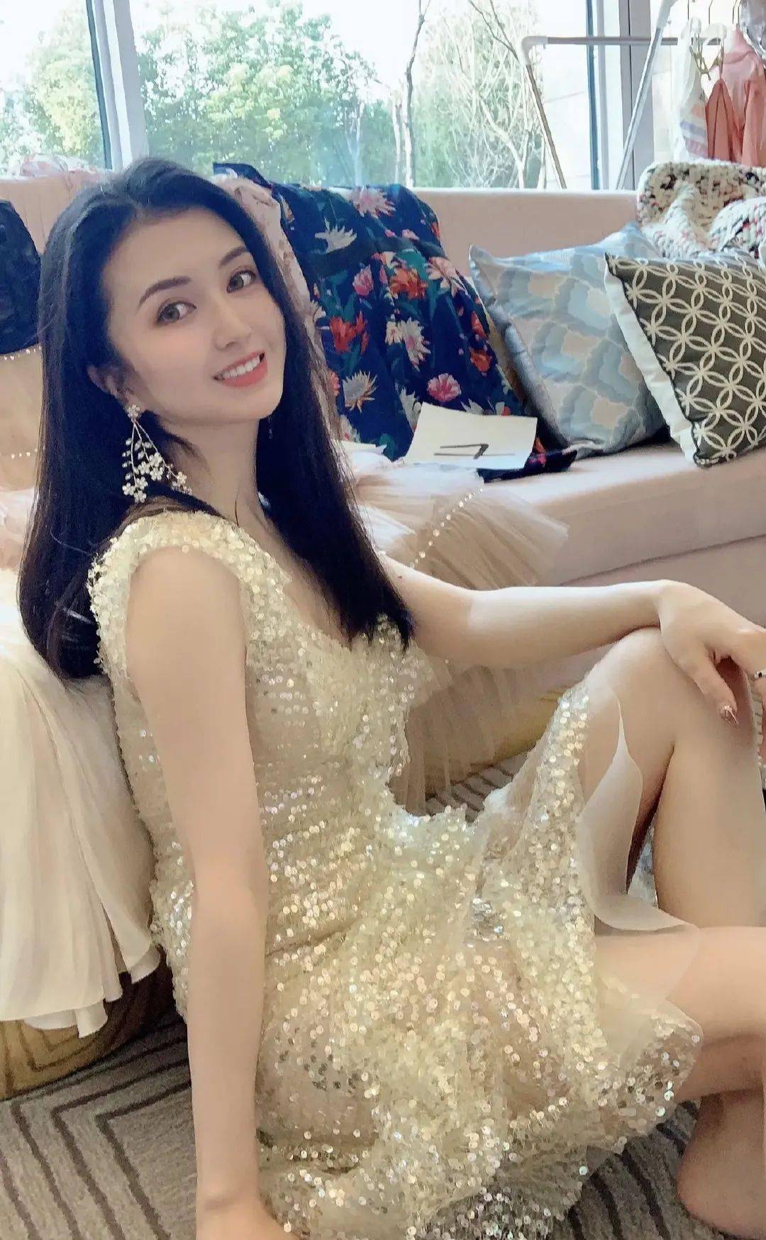 33岁女网红抽脂丰胸去世!生前照片曝光,惨不忍睹!容貌