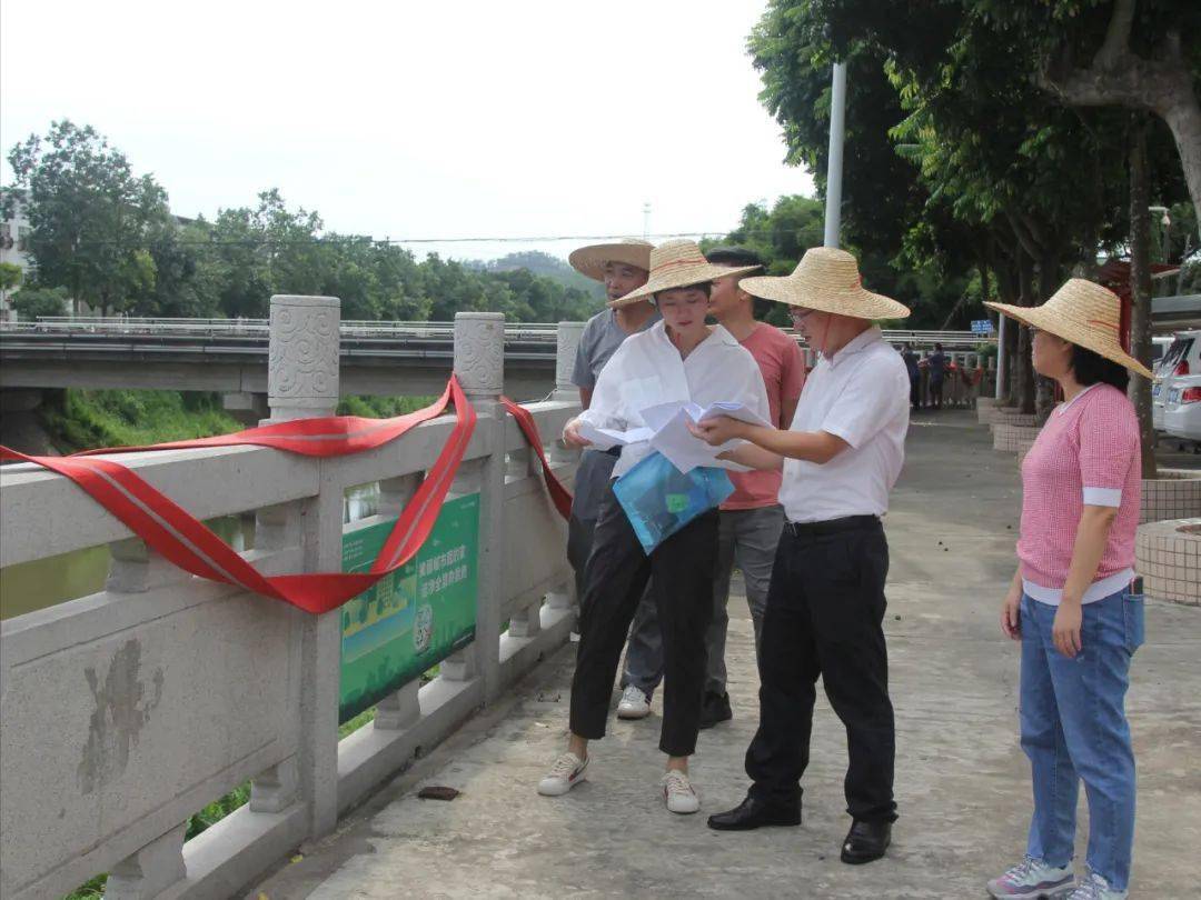 在辖区各河涌,张乔楚开展了日常巡河,重点检查河道周