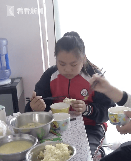 哈尔滨|为救母亲狂啃馒头 12岁女孩1个月增重20斤