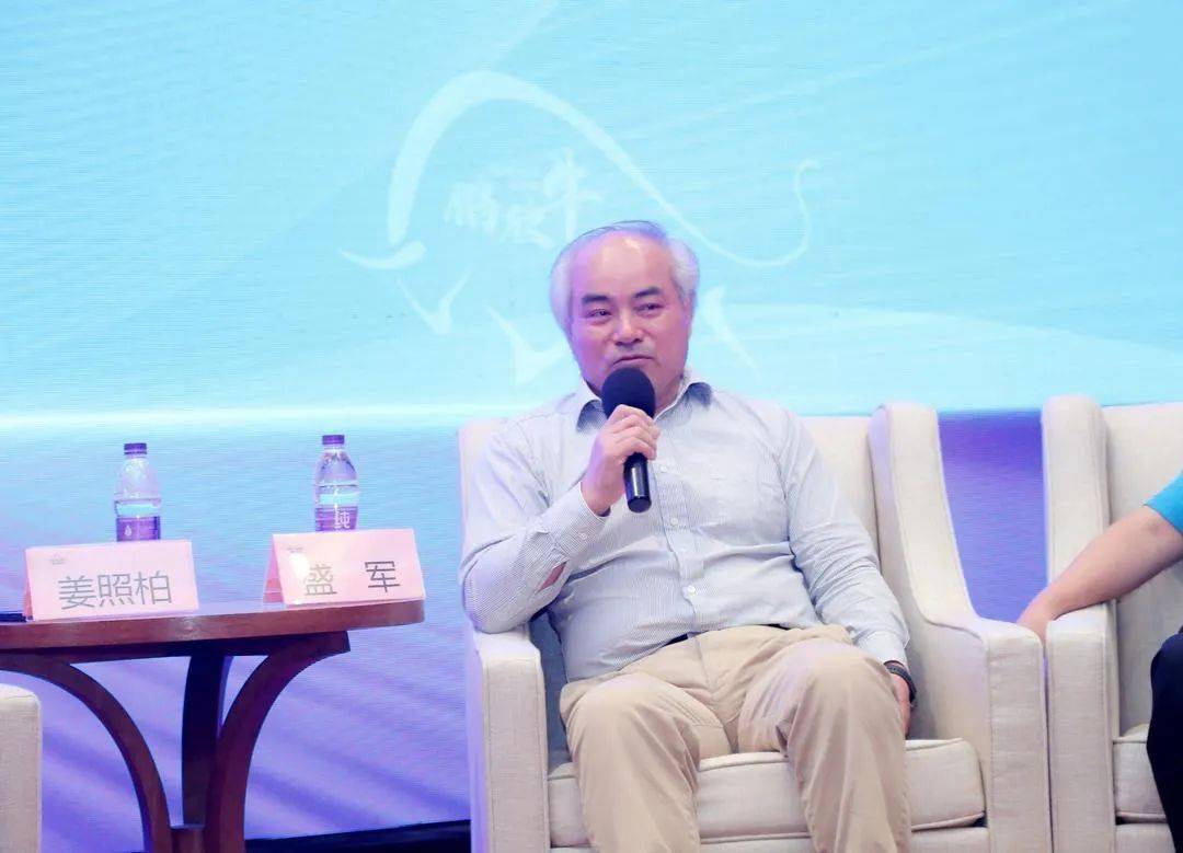 背景下肉牛产业的前景与机遇"这一主题展开讨论,鹏欣集团董事局主席