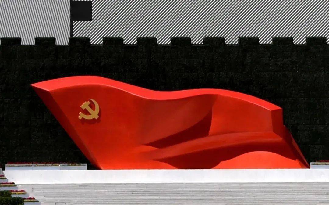 设计中国共产党历史展览馆前的五组雕塑