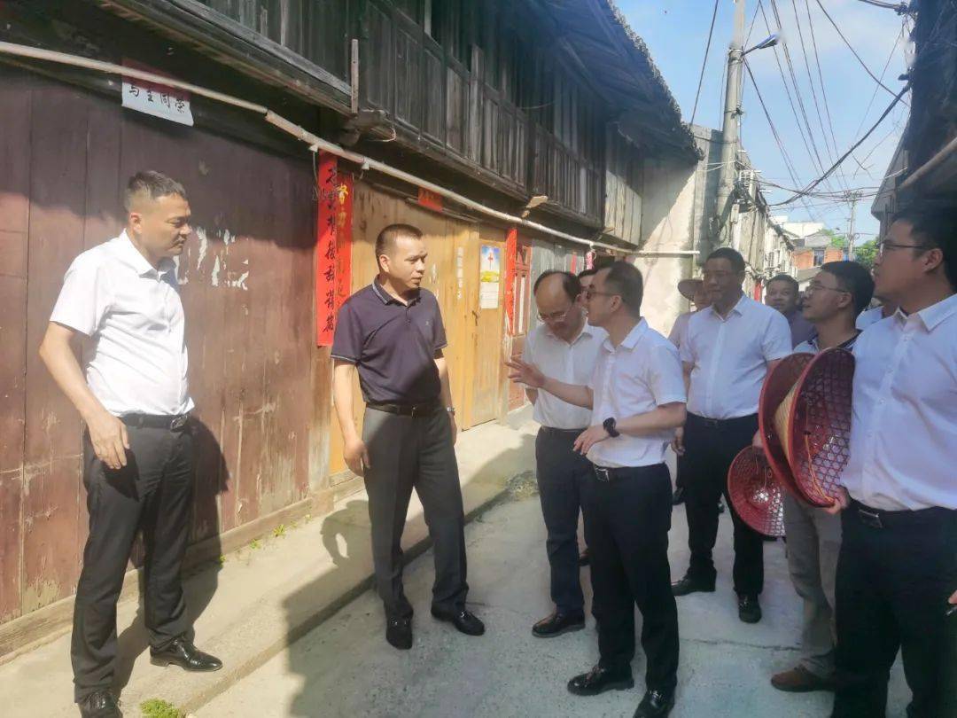 郑建忠到云岩第一社区调研努力打造共同富裕的样板社区