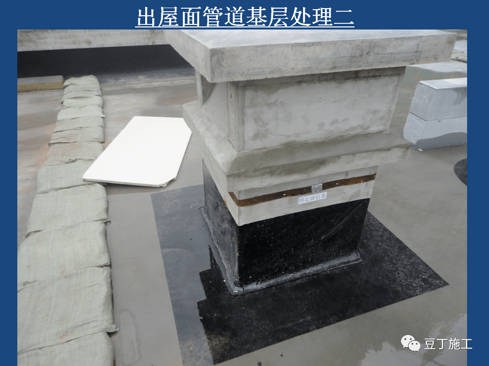 排风道侧口抹斜向挡水檐,防止雨水进入.