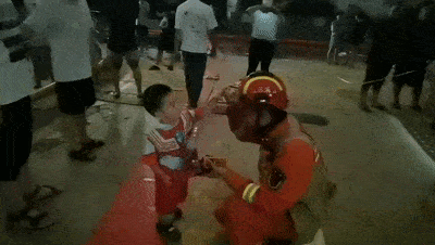 泰州消防疏散被困群众334人!