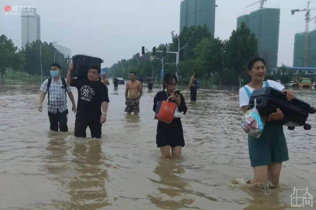 河南特大暴雨24小时后摄影师拍下了郑州灾后模样