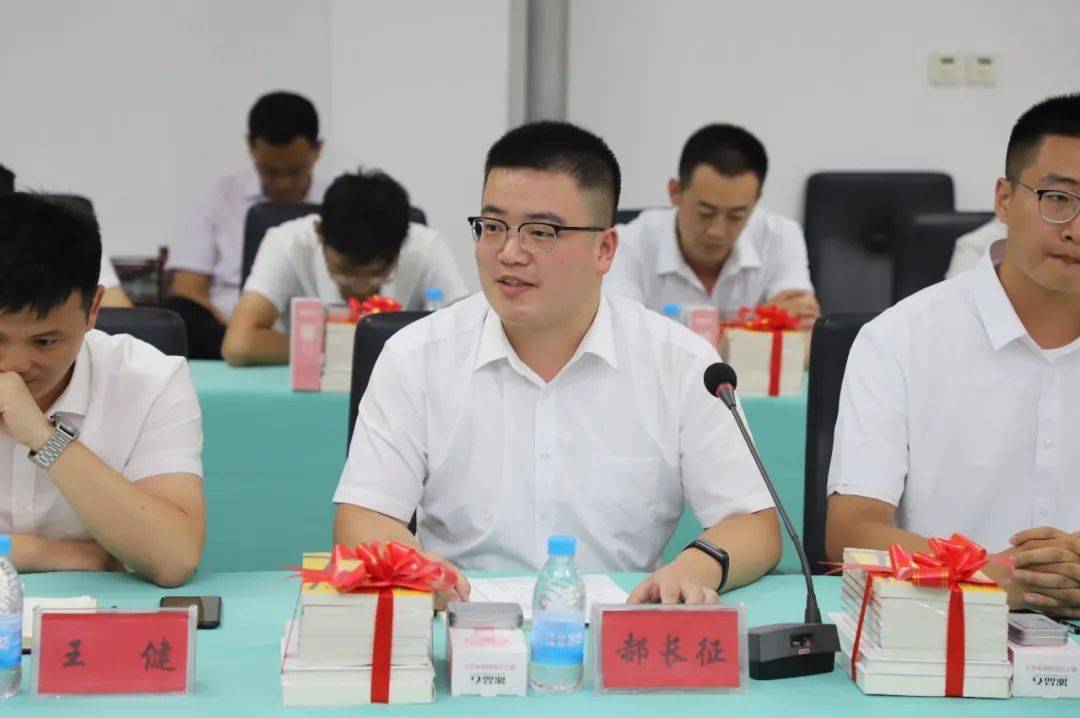 "后浪"奔涌 未来可期-田陈煤矿举办大学生座谈会暨"琢