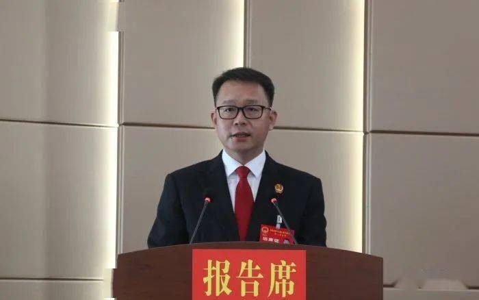 社会主义思想指导下,在中共鸡泽县委的坚强领导下,新一届人大常委会