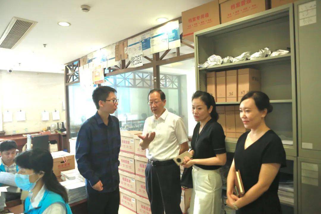 奉贤区市场监管局来松调研档案管理工作