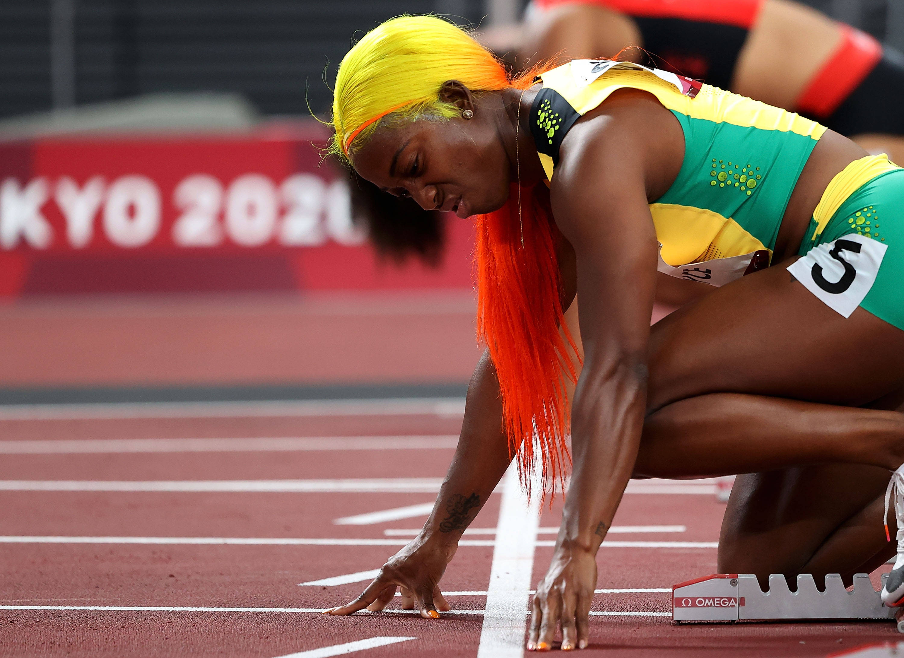 7月31日,牙买加选手弗雷泽·普莱斯在女子100米决赛中.