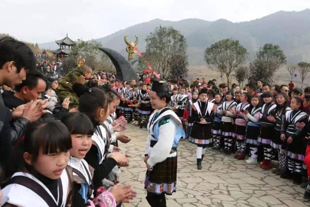 六寨山水喜鹊苗族古老的发髻堆出的迁徙传奇