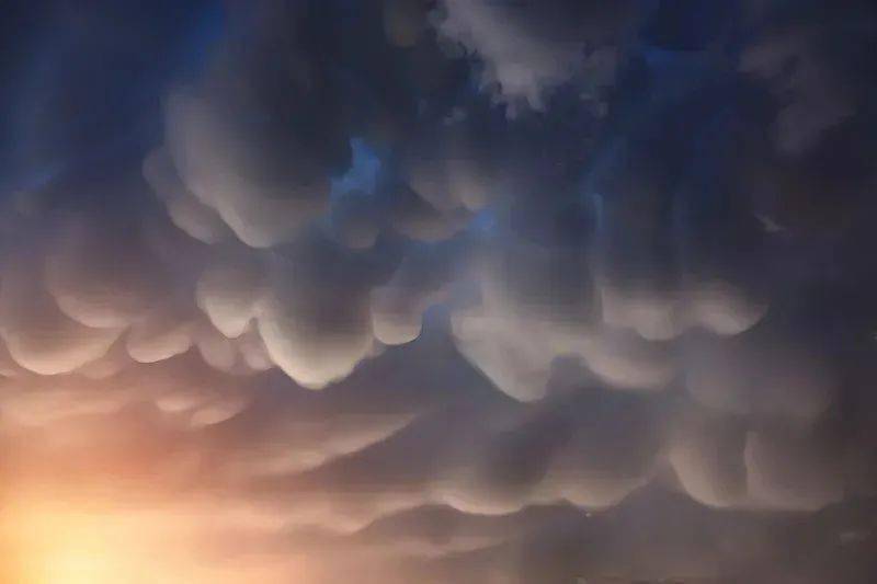 河北河南天空相继出现乳状云如何形成的它们之间有联系吗