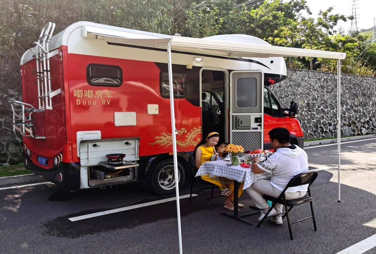 嘟嘟房车携手西湖比亚迪打造新能源房车